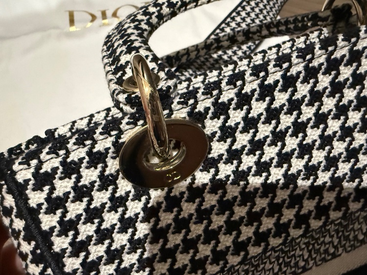 ディオール  （ブランドバッグ）の商品画像 - 査定依頼日：2025年12月7日 - 最高査定価格：250,000円