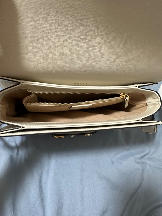 GUCCI ホースビット 1955 ミディアム ショルダーバッグです。 カラー：ベージュ系 保存袋、箱はありません。 状態については写真をご確認ください。 できるだけ高く買い取っていただける店舗を希望（ブランドバッグ）の商品画像 - 査定依頼日：2026年9月14日 - 最高査定価格：150,000円