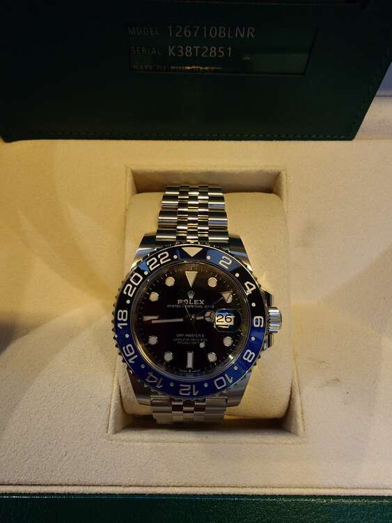 ロレックス GMTマスター 126710blnr（高級時計）の商品画像 - 査定依頼日：2025年4月6日 - 最高査定価格：2,580,000円