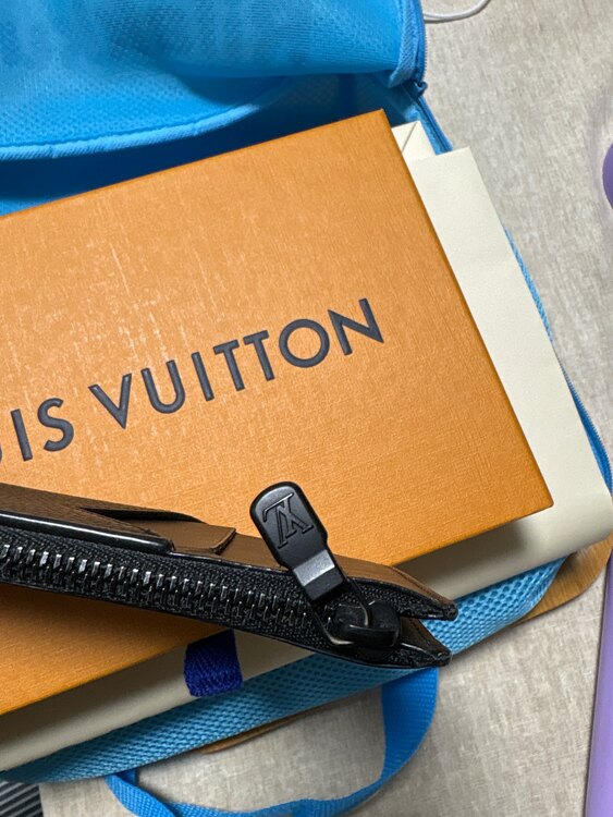 コインカード・ホルダーM82068（ブランド財布・小物）の商品画像 - 査定依頼日：2025年1月14日 - 最高査定価格：25,000円