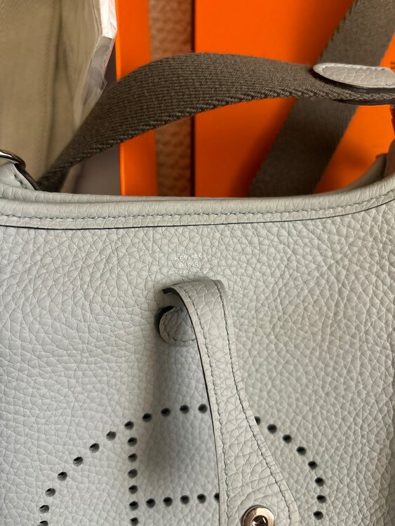 ペールパールTPM（ブランドバッグ）の商品画像 - 査定依頼日：2025年4月29日 - 最高査定価格：350,000円