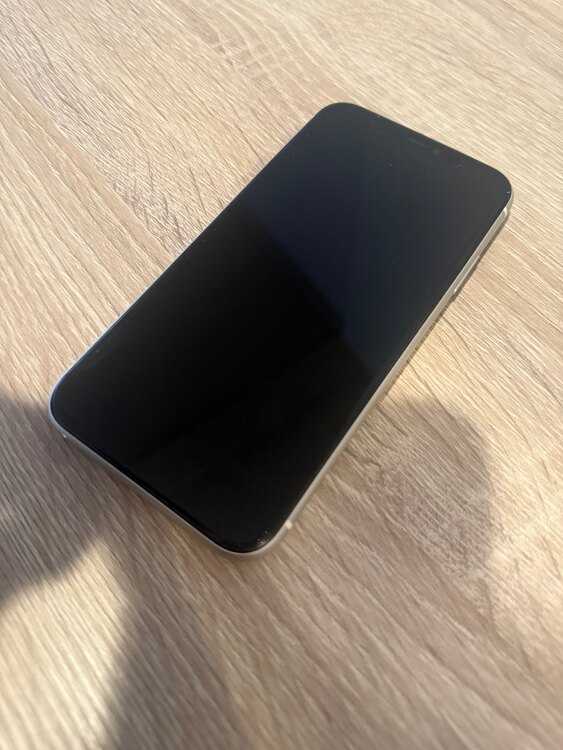 iPhone11（スマホ）の商品画像 - 査定依頼日：2025年3月30日 - 最高査定価格：16,000円