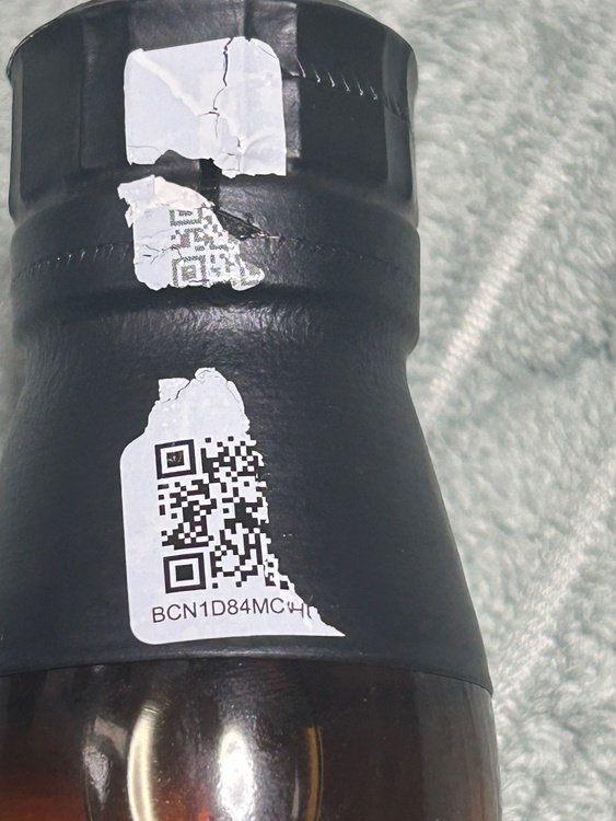 山崎18年　箱、ラベルスレあり。中国QRコードが綺麗に剥がれない。（お酒）の商品画像 - 査定依頼日：2026年9月8日 - 最高査定価格：50,000円