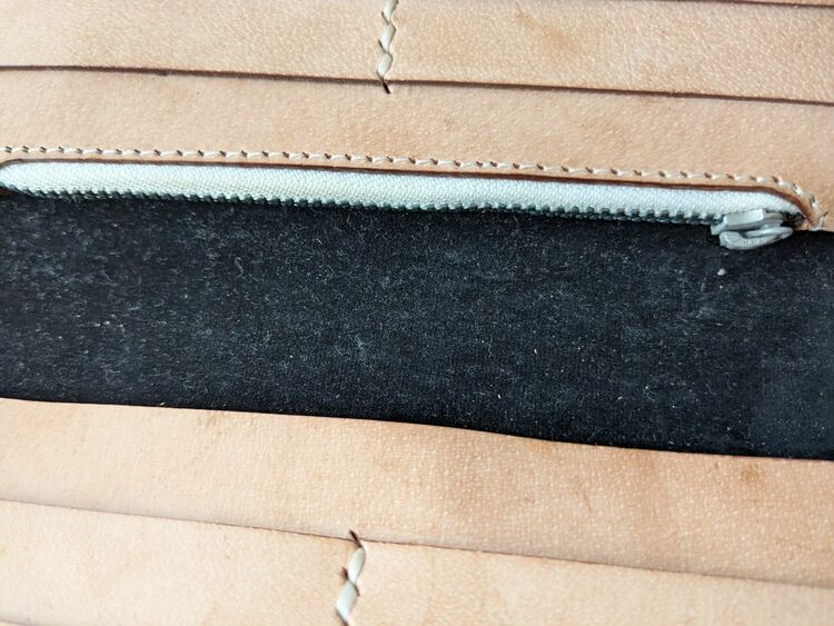 カービング　財布（ブランド財布・小物）の商品画像 - 査定依頼日：2025年10月5日 - 最高査定価格：4,000円