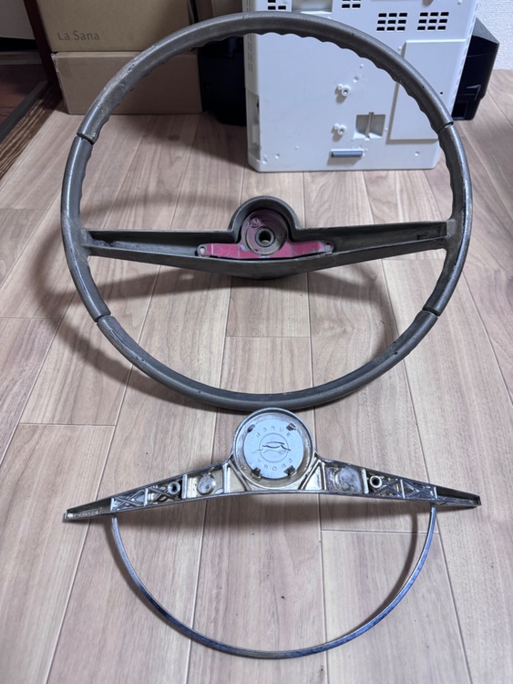 シボレー・インパラ 1960年 旧車 ステアリング ハンドル レトロ ビンテージ（カー用品）の商品画像 - 査定依頼日：2026年4月10日 - 最高査定価格：10,000円