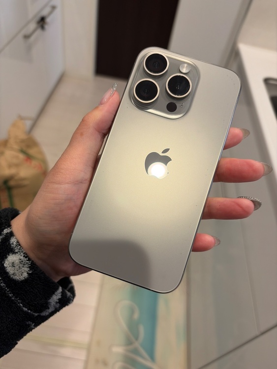 iPhone 15 Pro 256GB SIMフリー（スマホ）の商品画像 - 査定依頼日：2026年5月1日 - 最高査定価格：81,000円