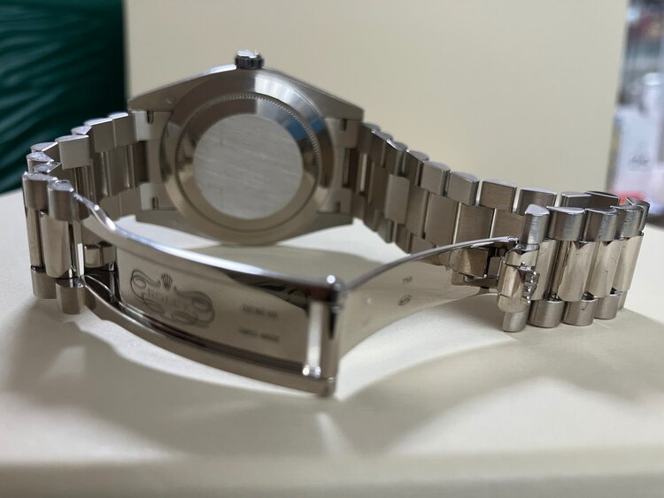 ロレックス デイデイト 228349rbq（高級時計）の商品画像 - 査定依頼日：2025年4月25日 - 最高査定価格：7,000,000円