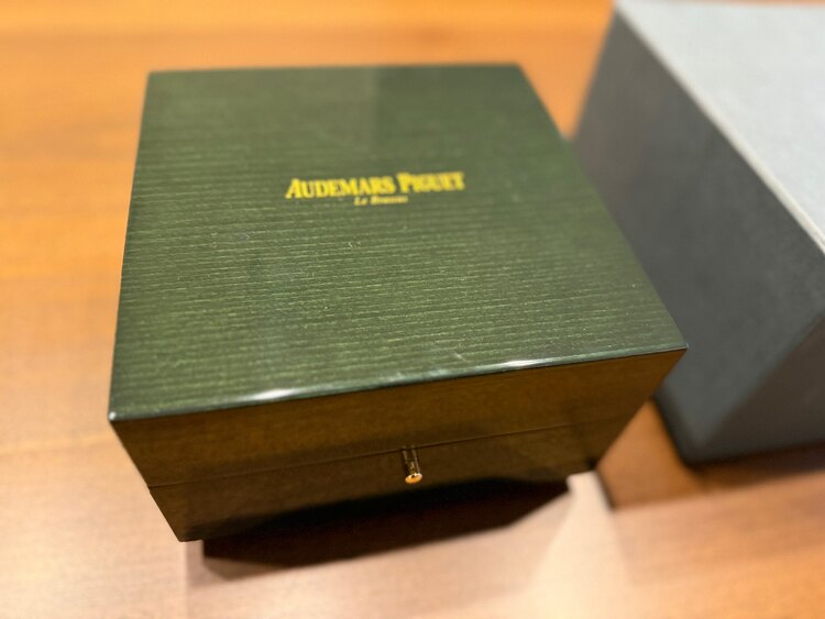 オーデマピゲ ロイヤルオーク （高級時計）の商品画像 - 査定依頼日：2025年2月1日 - 最高査定価格：5,000,000円