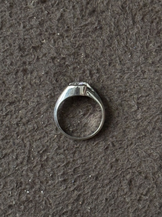 0.78カラットダイヤモンドプラチナリング（金・貴金属）の商品画像 - 査定依頼日：2025年10月8日 - 最高査定価格：200,000円