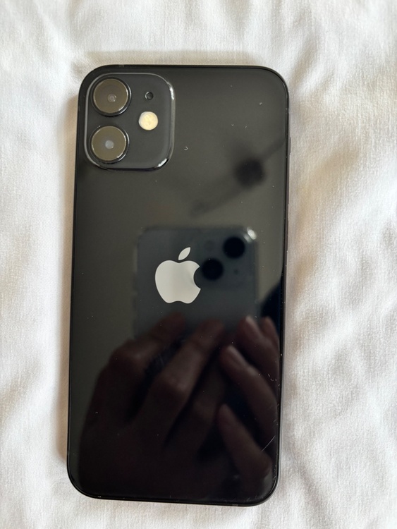 iPhone12（スマホ）の商品画像 - 査定依頼日：2026年8月13日 - 最高査定価格：25,000円