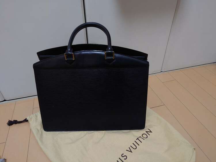 ルイヴィトン エピ （ブランドバッグ）の商品画像 - 査定依頼日：2025年2月7日 - 最高査定価格：12,000円