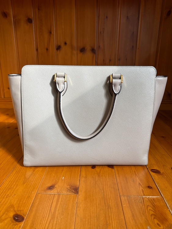 プラダ  （ブランドバッグ）の商品画像 - 査定依頼日：2025年11月27日 - 最高査定価格：80,000円