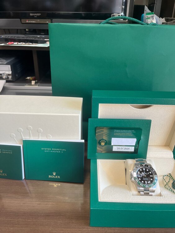 ロレックス GMTマスター 126720VTNR（高級時計）の商品画像 - 査定依頼日：2025年1月27日 - 最高査定価格：2,510,000円