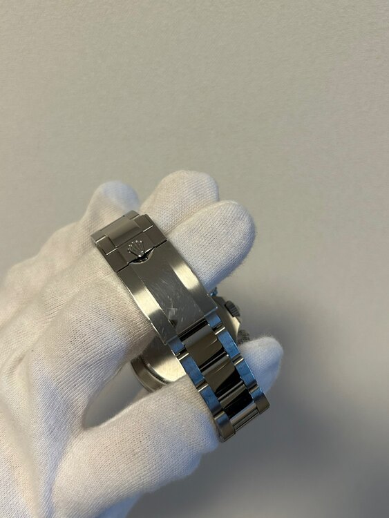 ロレックス デイトナ 116500lm（高級時計）の商品画像 - 査定依頼日：2024年12月26日 - 最高査定価格：3,950,000円