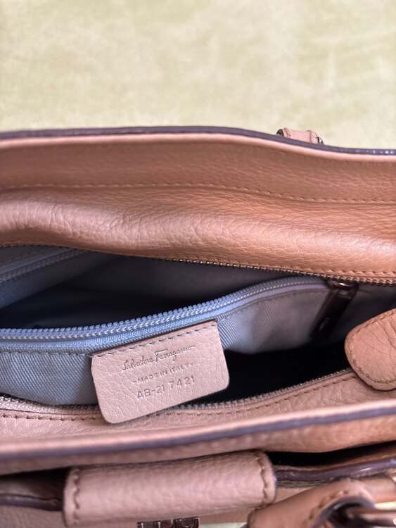 AB-21 7421（ブランドバッグ）の商品画像 - 査定依頼日：2025年5月10日 - 最高査定価格：1,000円