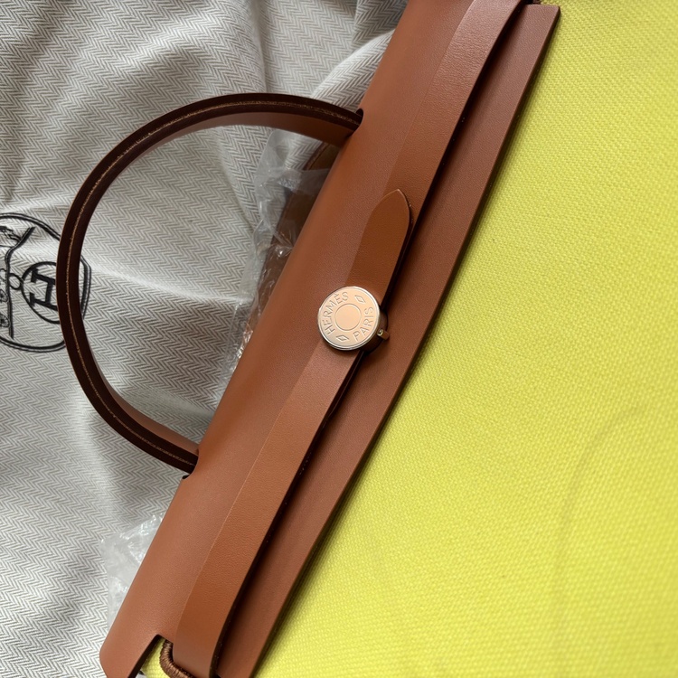 エールバックジップ31（ブランドバッグ）の商品画像 - 査定依頼日：2026年1月10日 - 最高査定価格：350,000円