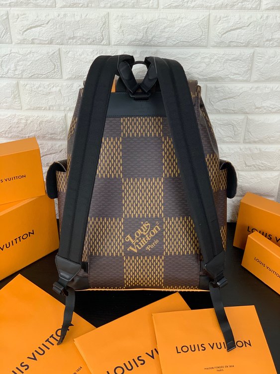 クリストファーPM N40358 ダミエジャイアント モノグラム NIGO バッ（ブランドバッグ）の商品画像 - 査定依頼日：2022年9月12日 - 最高査定価格：272,000円