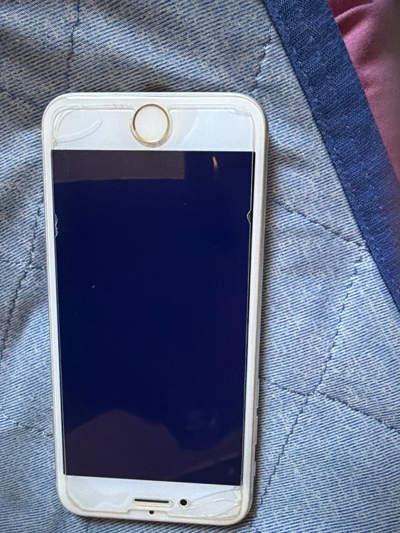 アイホン8（スマホ）の商品画像 - 査定依頼日：2025年10月11日 - 最高査定価格：10,000円