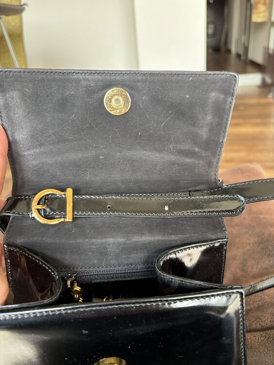 フェラガモ  （ブランドバッグ）の商品画像 - 査定依頼日：2025年2月18日 - 最高査定価格：15,000円