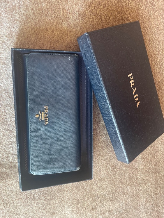 プラダ 財布（ブランド財布・小物）の商品画像 - 査定依頼日：2025年9月3日 - 最高査定価格：6,000円
