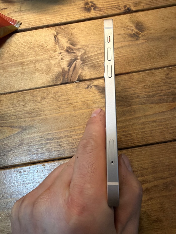 iPhone 12 128GB au（スマホ）の商品画像 - 査定依頼日：2026年3月22日 - 最高査定価格：27,000円