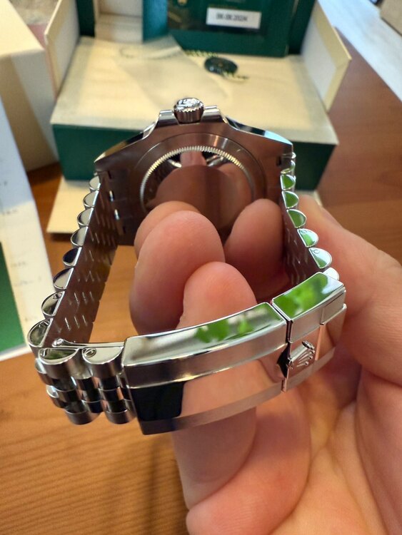 126720VTNR（高級時計）の商品画像 - 査定依頼日：2025年4月8日 - 最高査定価格：2,400,000円