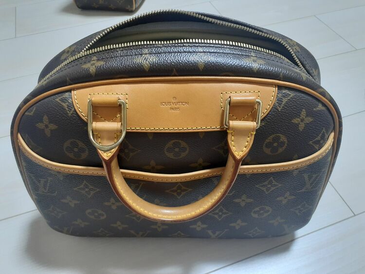 トゥルーヴィル（ブランドバッグ）の商品画像 - 査定依頼日：2025年11月15日 - 最高査定価格：70,000円