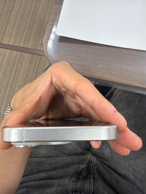 iPhone iPhone 15 Pro 128GB SIMフリー（スマホ）の商品画像 - 査定依頼日：2026年7月7日 - 最高査定価格：74,000円