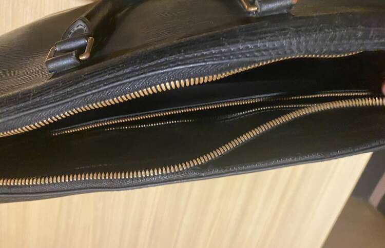 ポルトドキュマン ヴォワヤージュ ブリーフケース （ブランドバッグ）の商品画像 - 査定依頼日：2025年5月2日 - 最高査定価格：25,000円