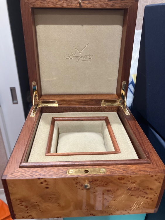 ブレゲ マリーン （高級時計）の商品画像 - 査定依頼日：2025年6月6日 - 最高査定価格：2,350,000円