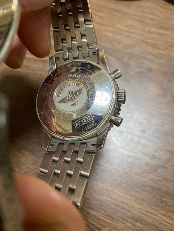 ブライトリング ナビタイマー a2332（高級時計）の商品画像 - 査定依頼日：2026年4月15日 - 最高査定価格：530,000円