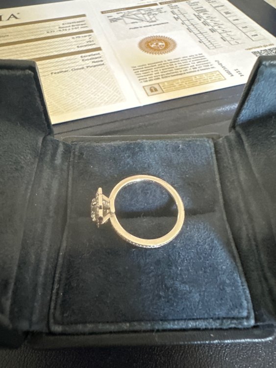 ハリーウィンストン　ベル・エンゲージメントリング0.4カラットリング（宝石）の商品画像 - 査定依頼日：2023年5月24日 - 最高査定価格：700,000円