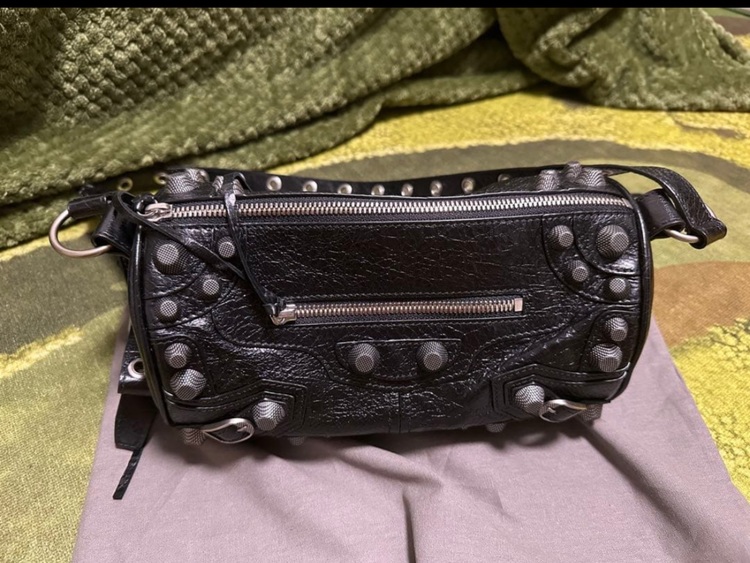 バレンシアガ  （ブランドバッグ）の商品画像 - 査定依頼日：2025年10月18日 - 最高査定価格：165,000円