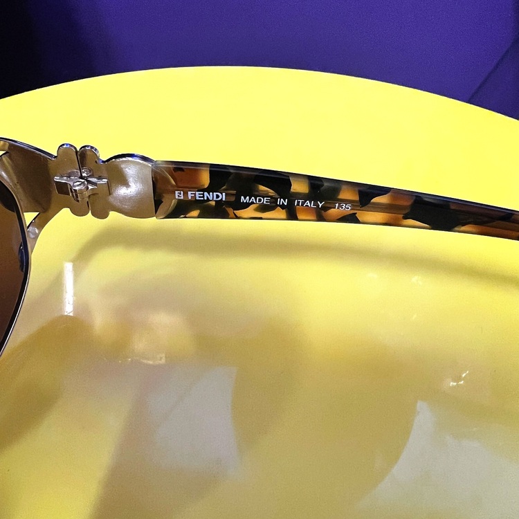 フェンディ  （ブランドバッグ）の商品画像 - 査定依頼日：2025年11月18日 - 最高査定価格：5,200円