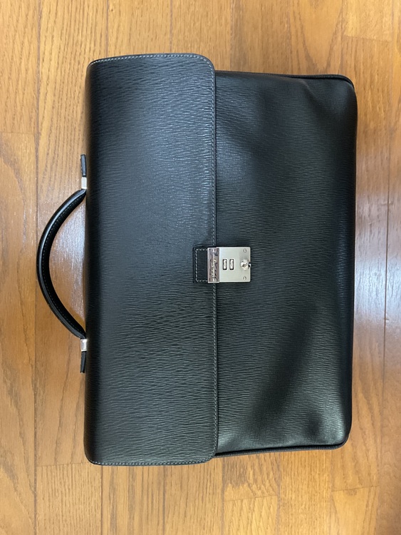 フェラガモ  （ブランドバッグ）の商品画像 - 査定依頼日：2025年8月7日 - 最高査定価格：5,000円