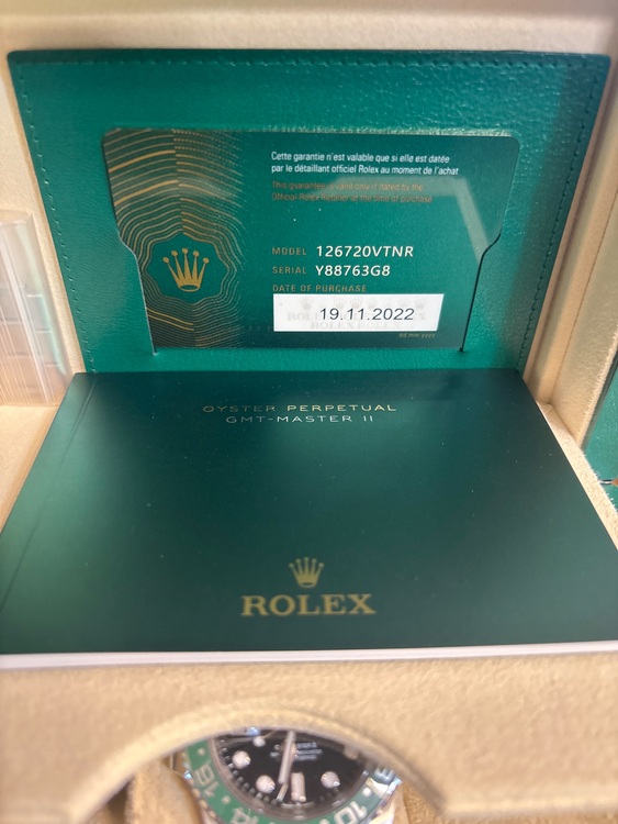 ロレックス GMTマスター 126720vtn（高級時計）の商品画像 - 査定依頼日：2025年7月23日 - 最高査定価格：2,300,000円