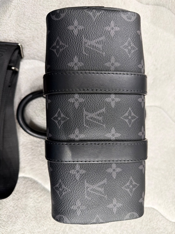 モノグラム・エクリプス キーポル・バンドリエール（ブランドバッグ）の商品画像 - 査定依頼日：2026年2月1日 - 最高査定価格：240,000円