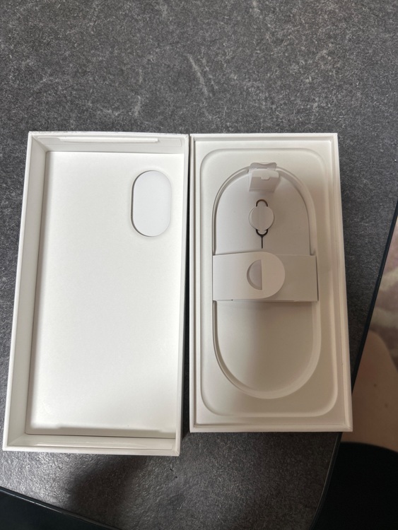 箱（スマホ）の商品画像 - 査定依頼日：2025年6月24日 - 最高査定価格：96,000円