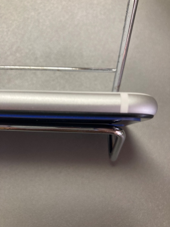 iPhone SE (第 2 世代) 64GB docomo（スマホ）の商品画像 - 査定依頼日：2026年2月26日 - 最高査定価格：13,000円