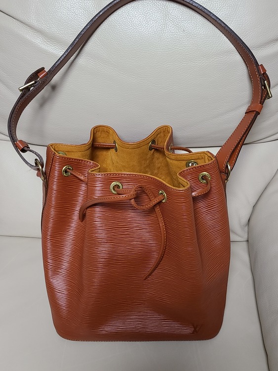 プチノエ（ブランドバッグ）の商品画像 - 査定依頼日：2022年5月9日 - 最高査定価格：30,000円