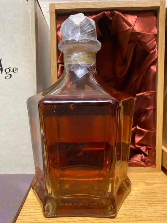 ニッカウイスキーグランドエイジ　660ml 45％（お酒）の商品画像 - 査定依頼日：2025年8月19日 - 最高査定価格：13,000円