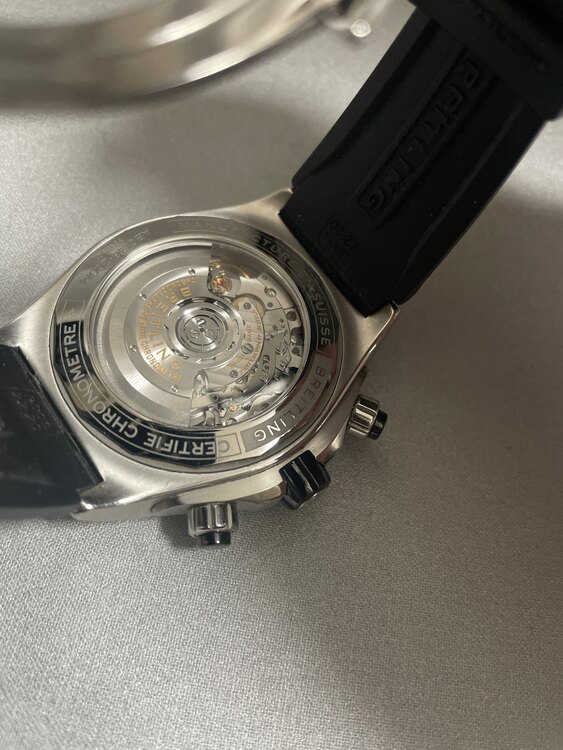 ブライトリング クロノマット B01 44  AB0136251B2S（高級時計）の商品画像 - 査定依頼日：2025年4月27日 - 最高査定価格：750,000円