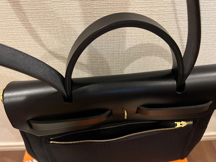 バッグ 《エールバッグ・ジップ》 31 ルトゥルネ （ブランドバッグ）の商品画像 - 査定依頼日：2025年8月10日 - 最高査定価格：370,000円