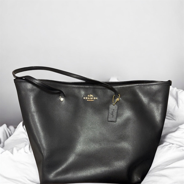 その他 コーチ （ブランドバッグ）の商品画像 - 査定依頼日：2025年12月11日 - 最高査定価格：3,000円