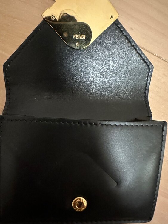 フェンディ  （ブランドバッグ）の商品画像 - 査定依頼日：2025年5月12日 - 最高査定価格：36,000円