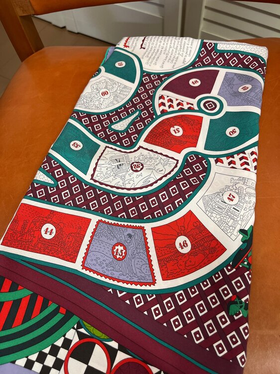 スカーフ95（ブランド財布・小物）の商品画像 - 査定依頼日：2025年3月13日 - 最高査定価格：3,000円