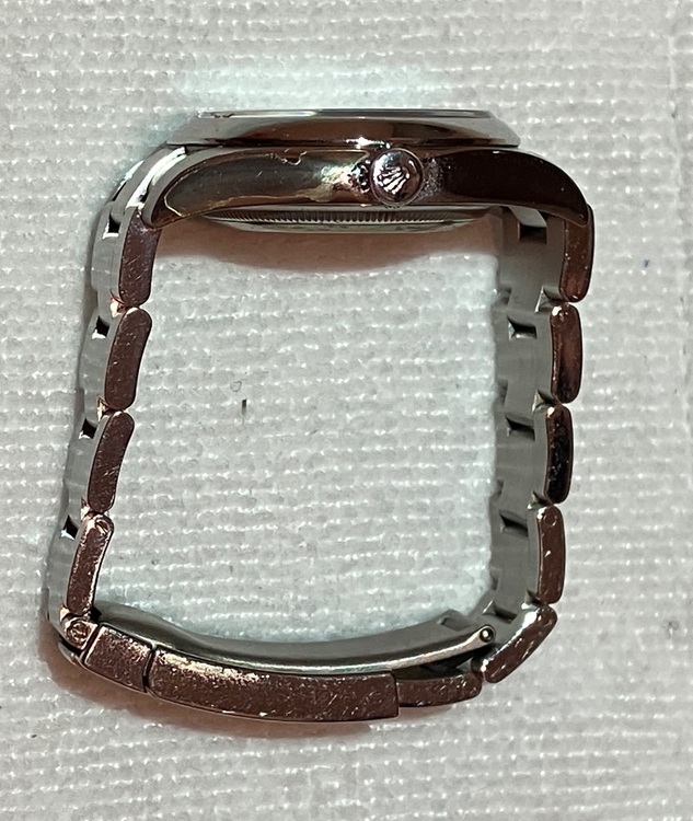 ロレックス パーペチュアル オイスター パーペチュアル クロノメーター ref116000 ブラック/アラビア文字盤（高級時計）の商品画像 - 査定依頼日：2025年9月10日 - 最高査定価格：900,000円