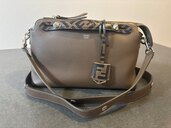 フェンディ  （ブランドバッグ）の商品画像 - 査定依頼日：2025年5月31日 - 最高査定価格：100,000円