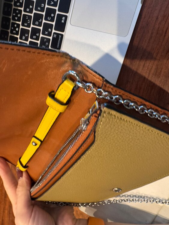 チェーンウォレット（ブランド財布・小物）の商品画像 - 査定依頼日：2025年2月6日 - 最高査定価格：6,000円