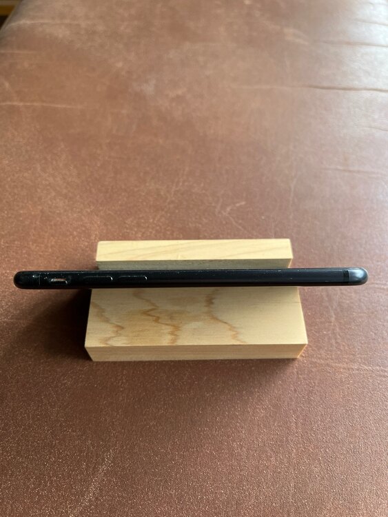 iPhone７BLK 256GB（スマホ）の商品画像 - 査定依頼日：2025年3月17日 - 最高査定価格：4,000円